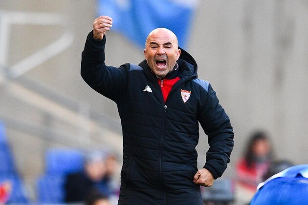 BARCELONA, SPAIN - JANUARY 29:  Head coach Jorge Sampaoli of Sevilla FC reacts during the La Liga match between RCD Espanyol and Sevilla FC at Cornella-El Prat stadium on January 29, 2017 in Barcelona, Spain.  (Photo by David Ramos/Getty Images)