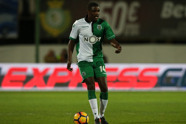 SETUBAL, PORTUGAL - DECEMBER 14:  Sporting CP's midfielder William Carvalho in action during the Portuguese Cup match between Vitoria Setubal and Sporting CP at Estadio do Bonfim on December 14, 2016 in Setubal (Lisbon), Portugal.  (Photo by Gualter Fatia/Getty Images)