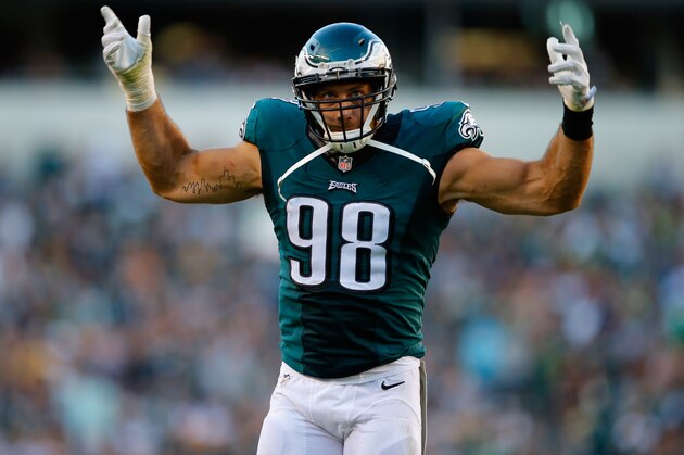 PHILADELPHIA, PA - SEPTEMBER 25:   Connor Barwin #98 of the Philadelphia Eagles reacts against the Pittsburgh Steelers in the second quarter at Lincoln Financial Field on September 25, 2016 in Philadelphia, Pennsylvania.  (Photo by Rich Schultz/Getty Images)