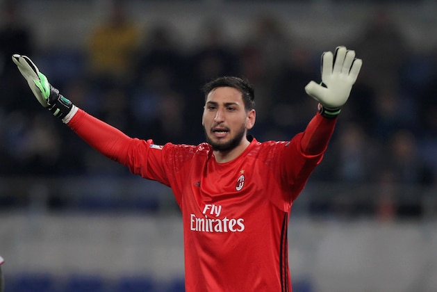 ROME, ITALY - FEBRUARY 13:  AC Milan goalkeeper Gianluigi Donnarumma gestures during the Serie A match between SS Lazio and AC Milan at Stadio Olimpico on February 13, 2017 in Rome, Italy.  (Photo by Paolo Bruno/Getty Images)