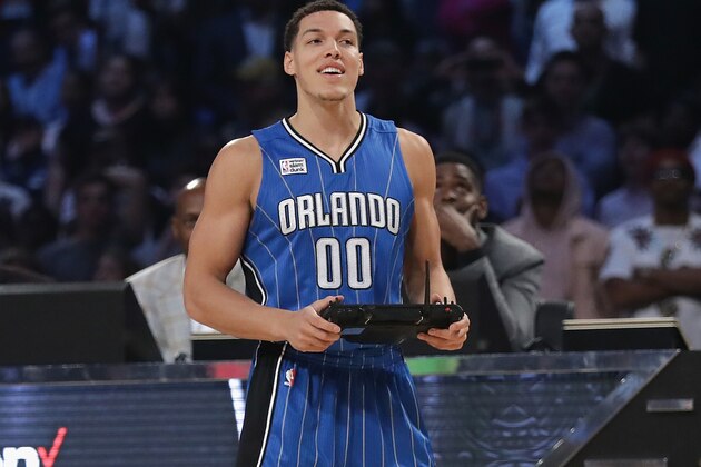 NEW ORLEANS, LA - FEBRUARY 18:  Aaron Gordon #00 of the Orlando Magic competes in the 2017 Verizon Slam Dunk Contest at Smoothie King Center on February 18, 2017 in New Orleans, Louisiana. NOTE TO USER: User expressly acknowledges and agrees that, by downloading and/or using this photograph, user is consenting to the terms and conditions of the Getty Images License Agreement.  (Photo by Ronald Martinez/Getty Images)