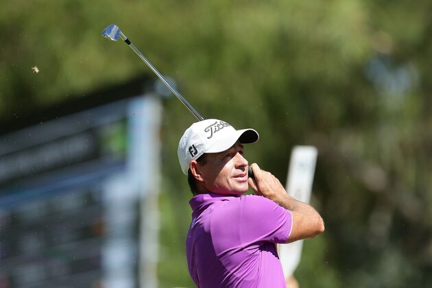 PERTH, AUSTRALIA - FEBRUARY 19:  Brett Rumford of Australia plays his tee shot on the fourth hole during round four of the ISPS HANDA World Super 6 Perth at Lake Karrinyup Country Club on February 19, 2017 in Perth, Australia.  (Photo by Will Russell/Getty Images)