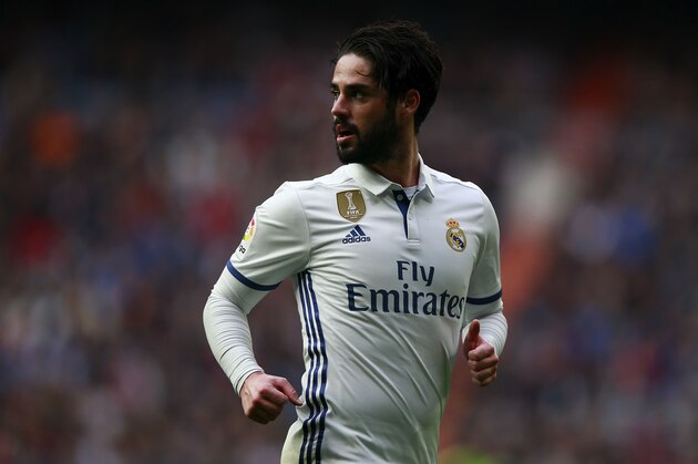 MADRID, SPAIN - FEBRUARY 18: Francisco Roman Alarcon alias Isco (R) looks on during the La Liga match between Real Madrid CF and RCD Espanyol at Estadio Santiago Bernabeu on February 18, 2017 in Madrid, Spain.  (Photo by Gonzalo Arroyo Moreno/Getty Images)