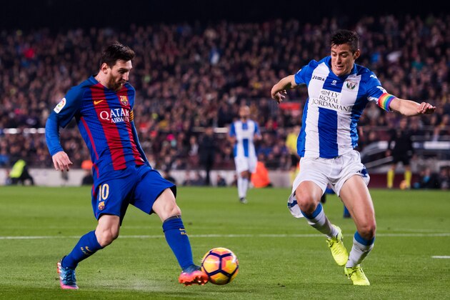 BARCELONA, SPAIN - FEBRUARY 19: Lionel Messi of FC Barcelona shoots on goal next to Martin Maximiliano Mantovani of CD Leganes during the La Liga match between FC Barcelona and CD Leganes at Camp Nou stadium on February 19, 2017 in Barcelona, Spain. (Photo by Alex Caparros/Getty Images)
