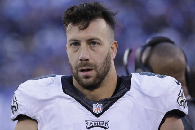 Philadelphia Eagles defensive end Connor Barwin (98) walks along the sidelines during the third quarter of an NFL football game against the New York Giants, Sunday, Nov. 6, 2016, in East Rutherford, N.J. (AP Photo/Frank Franklin II)