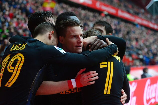 Atletico Madrid's French forward Kevin Gameiro (C) celebrates with teammates after scoring a goal during the Spanish league football match Real Sporting de Gijon vs Club Atletico de Madrid at El Molinon stadium in Gijon on February 18, 2017. / AFP / MIGUEL RIOPA        (Photo credit should read MIGUEL RIOPA/AFP/Getty Images)