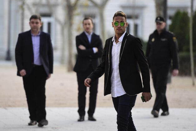 Barcelona's Brazilian forward Neymar leaves Spain's national court in Madrid on February 2, 2016. Barcelona star Neymar and president Josep Maria Bartomeu will be called to give evidence this week in the murky case over the deal which brought the Brazilian to the Catalan giants from Santos in 2013.   AFP PHOTO/ JAVIER SORIANO / AFP / JAVIER SORIANO        (Photo credit should read JAVIER SORIANO/AFP/Getty Images)