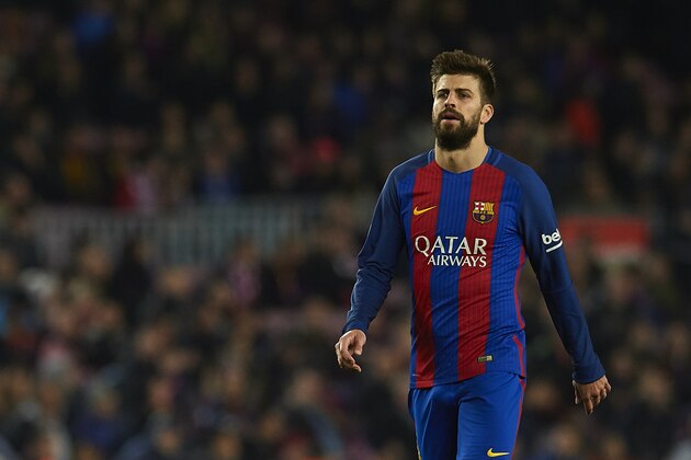 BARCELONA, SPAIN - FEBRUARY 07:  Gerard Pique Barcelona looks on during the Copa del Rey semi-final second leg match between FC Barcelona and Atletico de Madrid at Camp Nou on February 7, 2017 in Barcelona, Spain.  (Photo by Manuel Queimadelos Alonso/Getty Images)