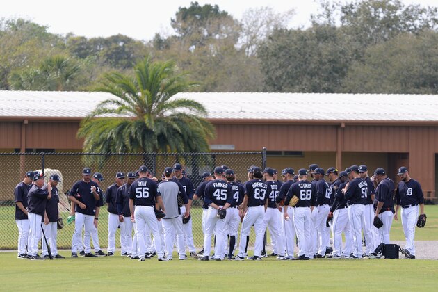 LAKELAND, FL - FEBRUARY 18:  Detroit Tigers players and coaches huddle together on the field for a meeting during Spring Training workouts at the TigerTown complex on February 18, 2017 in Lakeland, Florida.  (Photo by Mark Cunningham/MLB Photos via Getty Images)