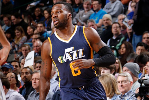 DALLAS, TX - FEBRUARY 9: Shelvin Mack #8 of the Utah Jazz handles the ball during the game against the Dallas Mavericks on February 9, 2017 at the American Airlines Center in Dallas, Texas. NOTE TO USER: User expressly acknowledges and agrees that, by downloading and or using this photograph, User is consenting to the terms and conditions of the Getty Images License Agreement. Mandatory Copyright Notice: Copyright 2017 NBAE (Photo by Glenn James/NBAE via Getty Images)