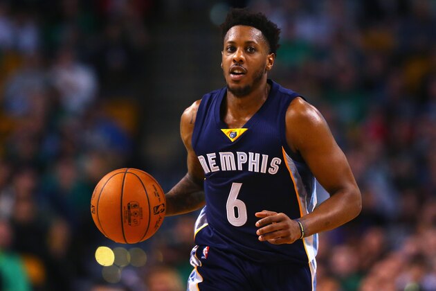 BOSTON, MA - MARCH 09:  Mario Chalmers #6 of the Memphis Grizzlies dribbles against the Boston Celtics  during the second quarter at TD Garden on March 9, 2016 in Boston, Massachusetts.NOTE TO USER: User expressly acknowledges and agrees that, by downloading and/or using this photograph, user is consenting to the terms and conditions of the Getty Images License Agreement.  (Photo by Maddie Meyer/Getty Images)