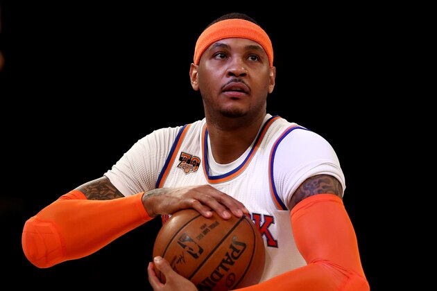 NEW YORK, NY - FEBRUARY 12:  Carmelo Anthony #7 of the New York Knicks grabs the ball before the opening tipoff against the San Antonio Spurs at Madison Square Garden on February 12, 2017 in New York City. NOTE TO USER: User expressly acknowledges and agrees that, by downloading and or using this Photograph, user is consenting to the terms and conditions of the Getty Images License Agreement  (Photo by Elsa/Getty Images)