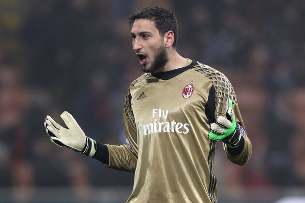 MILAN, ITALY - FEBRUARY 19:  Gianluigi Donnarumma of AC Milan celebrates a victory at the end of the Serie A match between AC Milan and ACF Fiorentina at Stadio Giuseppe Meazza on February 19, 2017 in Milan, Italy.  (Photo by Marco Luzzani/Getty Images)