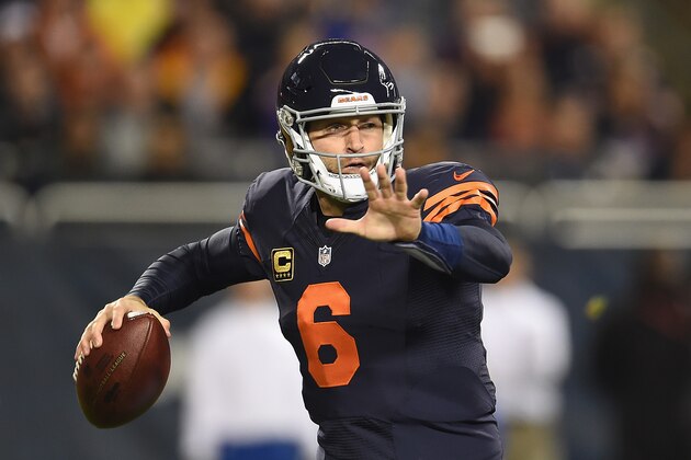 CHICAGO, IL - OCTOBER 31:  Jay Cutler #6 of the Chicago Bears looks to throw a pass during the first half against the Minnesota Vikings at Soldier Field on October 31, 2016 in Chicago, Illinois.  (Photo by Stacy Revere/Getty Images)