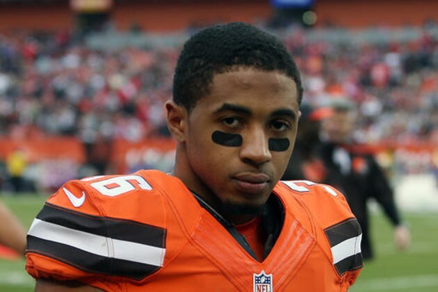 FILE - In this Dec. 13, 2015, file photo, Cleveland Browns' K'Waun Williams is shown on the sidelines during an NFL game against the San Francisco 49ers, in Cleveland. The Browns have suspended cornerback K'Waun Williams for two weeks and fined him for multiple violations of team rules. The team announced the suspension on Wednesday, Aug. 17, 206.  (AP Photo/Ron Schwane, File)