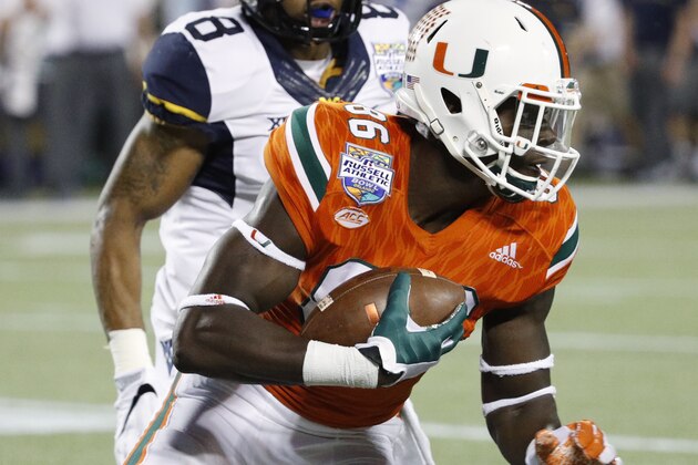 ORLANDO, FL - DECEMBER 28: David Njoku #86 of the Miami Hurricanes in action during the Russell Athletic Bowl against the West Virginia Mountaineers at Camping World Stadium on December 28, 2016 in Orlando, Florida. Miami defeated West Virginia 31-14. (Photo by Joe Robbins/Getty Images)
