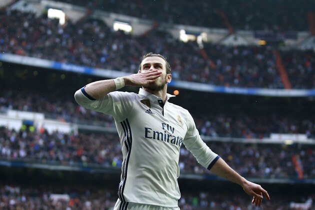 MADRID, SPAIN - FEBRUARY 18:  Gareth Bale of Real Madrid CF celebrates scoring their second goal during the La Liga match between Real Madrid CF and RCD Espanyol at Estadio Santiago Bernabeu on February 18, 2017 in Madrid, Spain.  (Photo by Gonzalo Arroyo Moreno/Getty Images)