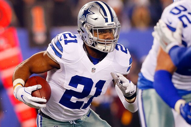 EAST RUTHERFORD, NJ - DECEMBER 11:  (NEW YORK DAILIES OUT)    Ezekiel Elliott #21 of the Dallas Cowboys in action against the New York Giants on December 11, 2016 at MetLife Stadium in East Rutherford, New Jersey. The Giants defeated the Cowboys 10-7.  (Photo by Jim McIsaac/Getty Images)
