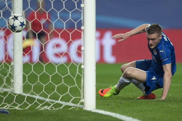 Leicester City's forward Jamie Vardy celebrates after scoring during the UEFA Champions League round of 16 second leg football match Sevilla FC vs Leicester City at the Ramon Sanchez Pizjuan stadium in Sevilla on February 22, 2017. / AFP / JORGE GUERRERO        (Photo credit should read JORGE GUERRERO/AFP/Getty Images)