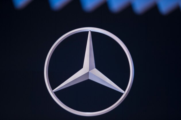 The Mercedes logo is displayed at the company's booth at the 2017 North American International Auto Show in Detroit, Michigan, January 10, 2017. / AFP / Geoff Robins        (Photo credit should read GEOFF ROBINS/AFP/Getty Images)