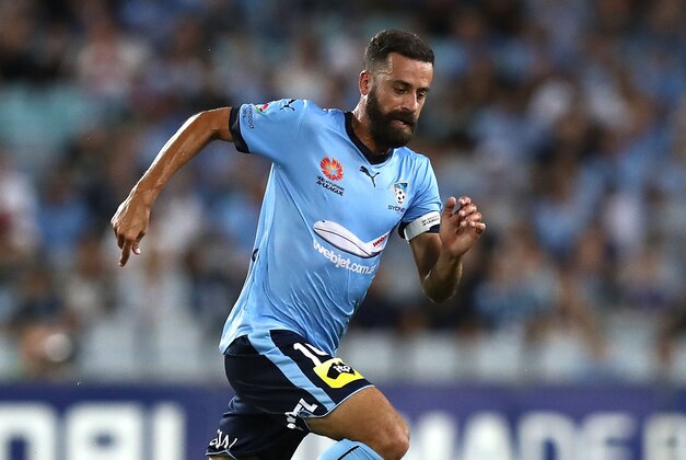 SYDNEY, AUSTRALIA - FEBRUARY 18:  Alex Brosque of Sydney FC looks upfield during the round 20 A-League match between the Western Sydney Wanderers and Sydney FC at ANZ Stadium on February 18, 2017 in Sydney, Australia.  (Photo by Ryan Pierse/Getty Images)