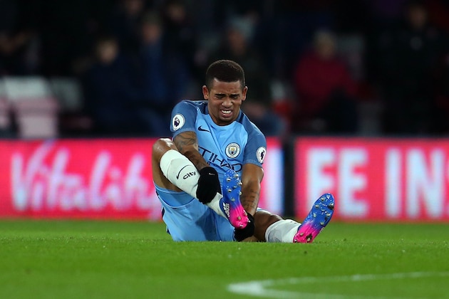 BOURNEMOUTH, ENGLAND - FEBRUARY 13: An injured Gabriel Jesus of Manchester City holds his leg during the Premier League match between AFC Bournemouth and Manchester City at Vitality Stadium on February 13, 2017 in Bournemouth, England. (Photo by Catherine Ivill - AMA/Getty Images) BOURNEMOUTH, ENGLAND - FEBRUARY 13: An injured Gabriel Jesus of Manchester City holds his leg during the Premier League match between AFC Bournemouth and Manchester City at Vitality Stadium on February 13, 2017 in Bournemouth, England. (Photo by Catherine Ivill - AMA/Getty Images)