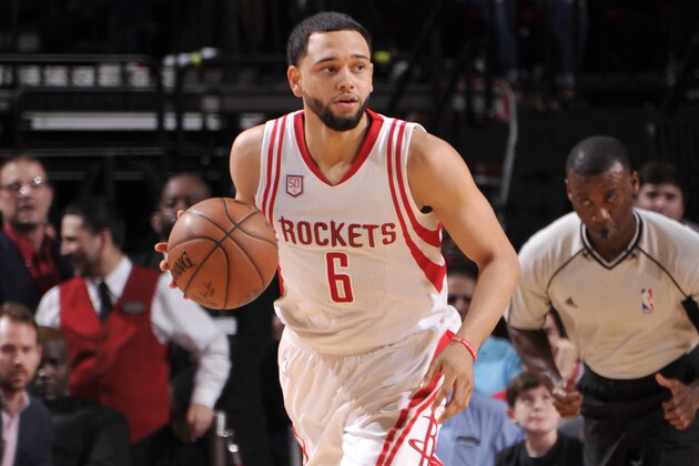 HOUSTON, TX - FEBRUARY 11:  Tyler Ennis #6 of the Houston Rockets handles the ball against the Phoenix Suns on February 11, 2017 at the Toyota Center in Houston, Texas. NOTE TO USER: User expressly acknowledges and agrees that, by downloading and or using this photograph, User is consenting to the terms and conditions of the Getty Images License Agreement. Mandatory Copyright Notice: Copyright 2017 NBAE (Photo by Bill Baptist/NBAE via Getty Images)