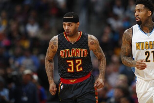 Atlanta Hawks forward Mike Scott (32) in the second half of an NBA basketball game Friday, Dec. 23, 2016, in Denver. The Hawks won 109-108. (AP Photo/David Zalubowski)