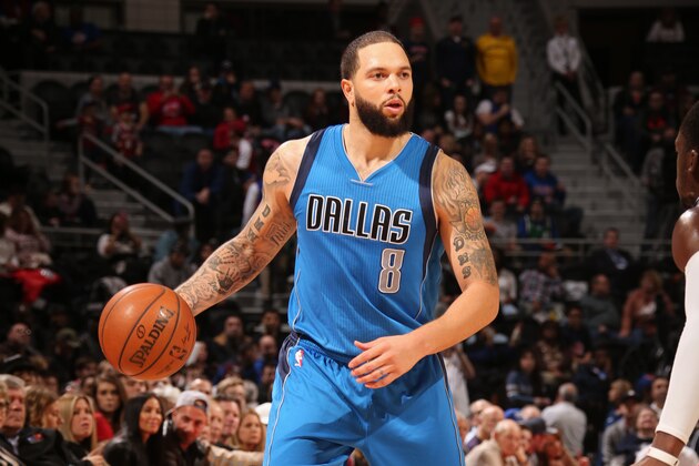 AUBURN HILLS, MI - FEBRUARY 15:  Deron Williams #8 of the Dallas Mavericks handles the ball against the Detroit Pistons on February 15, 2017 at The Palace of Auburn Hills in Auburn Hills, Michigan. NOTE TO USER: User expressly acknowledges and agrees that, by downloading and/or using this photograph, User is consenting to the terms and conditions of the Getty Images License Agreement. Mandatory Copyright Notice: Copyright 2017 NBAE (Photo by Brian Sevald/NBAE via Getty Images)