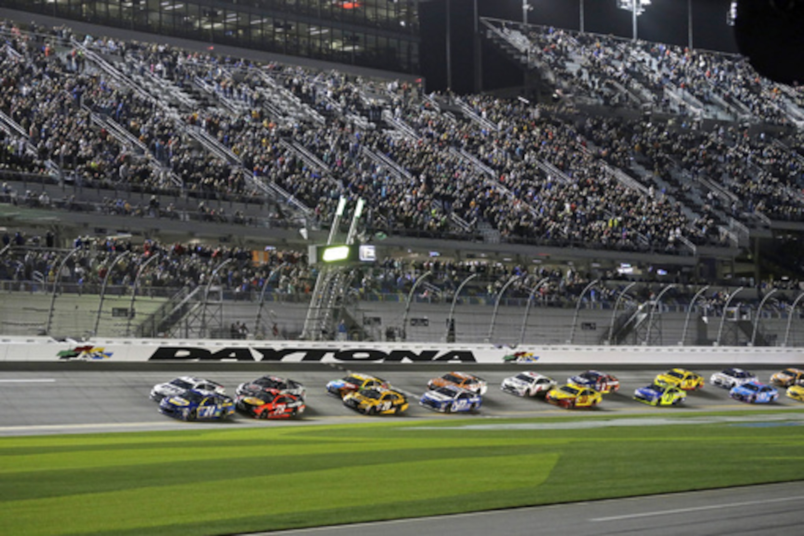 Chase Elliott (24) leads the field at the start of the first of two NASCAR qualifying races for Sunday's Daytona 500 at Daytona International Speedway in Daytona Beach, Fla., Thursday, Feb. 23, 2017. (AP Photo/Terry Renna)