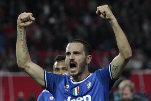 Juventus' Leonardo Bonucci celebrates the 3-1 win after the Group H Champions League soccer match between Sevilla and Juventus at the Ramon Sanchez-Pizjuan stadium in Seville, Spain, Tuesday Nov. 22, 2016. (AP Photo/Miguel Morenatti)