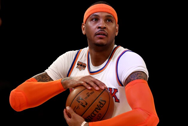 NEW YORK, NY - FEBRUARY 12:  Carmelo Anthony #7 of the New York Knicks grabs the ball before the opening tipoff against the San Antonio Spurs at Madison Square Garden on February 12, 2017 in New York City. NOTE TO USER: User expressly acknowledges and agrees that, by downloading and or using this Photograph, user is consenting to the terms and conditions of the Getty Images License Agreement  (Photo by Elsa/Getty Images)