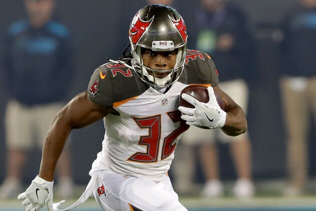 CHARLOTTE, NC - OCTOBER 10: Jacquizz Rodgers #32 of the Tampa Bay Buccaneers runs the ball against the Carolina Panthers in the 1st quarter during their game at Bank of America Stadium on October 10, 2016 in Charlotte, North Carolina.  (Photo by Streeter Lecka/Getty Images)