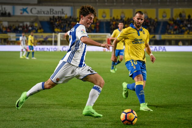 Las Palmas' forward Jese (R) vies Real Sociedad's forward Igor Zubeldia (L) during the Spanish league football match UD Las Palmas vs Real Sociedad at the Gran Canaria stadium in Las Palmas de Gran Canaria on February 24, 2017. / AFP / DESIREE MARTIN        (Photo credit should read DESIREE MARTIN/AFP/Getty Images)