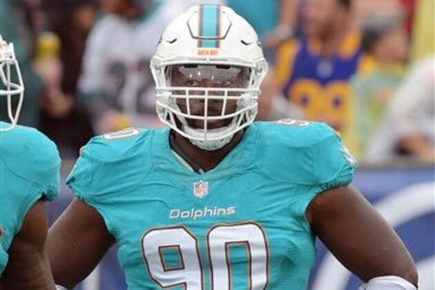 Miami Dolphins defensive tackle Earl Mitchell (90) on the field during the first quarter of a game against the Los Angeles Rams played at Los Angeles Memorial Coliseum in Los Angeles on Sunday, Nov. 20, 2016. (AP Photo/John Cordes)