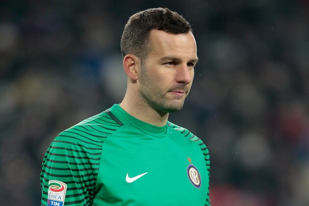 TURIN, ITALY - FEBRUARY 05: Samir Handanovic of FC Internazionale Milano looks on during the Serie A match between Juventus FC and FC Internazionale at Juventus Stadium on February 5, 2017 in Turin, Italy.  (Photo by Emilio Andreoli/Getty Images)