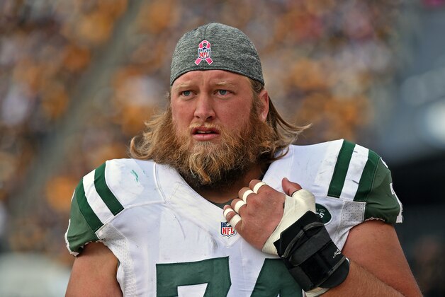PITTSBURGH, PA - OCTOBER 09: Center Nick Mangold #74 of the New York Jets looks on from the sideline during a game against the Pittsburgh Steelers at Heinz Field on October 9, 2016 in Pittsburgh, Pennsylvania. The Steelers defeated the Jets 31-13.  (Photo by George Gojkovich/Getty Images)