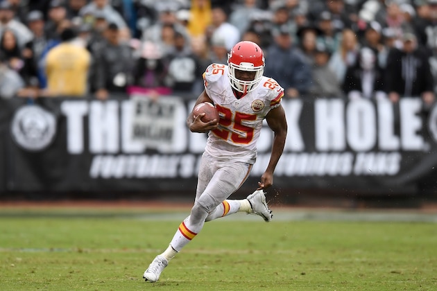 OAKLAND, CA - OCTOBER 16:  Jamaal Charles #25 of the Kansas City Chiefs carries the ball against the Oakland Raiders during an NFL football game at Oakland-Alameda County Coliseum on October 16, 2016 in Oakland, California.  (Photo by Thearon W. Henderson/Getty Images)