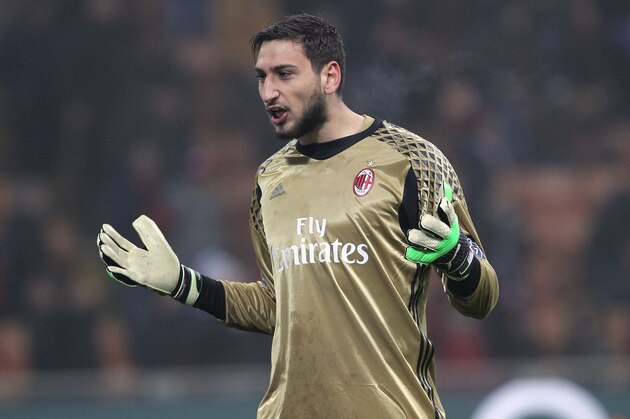 MILAN, ITALY - FEBRUARY 19:  Gianluigi Donnarumma of AC Milan celebrates a victory at the end of the Serie A match between AC Milan and ACF Fiorentina at Stadio Giuseppe Meazza on February 19, 2017 in Milan, Italy.  (Photo by Marco Luzzani/Getty Images)