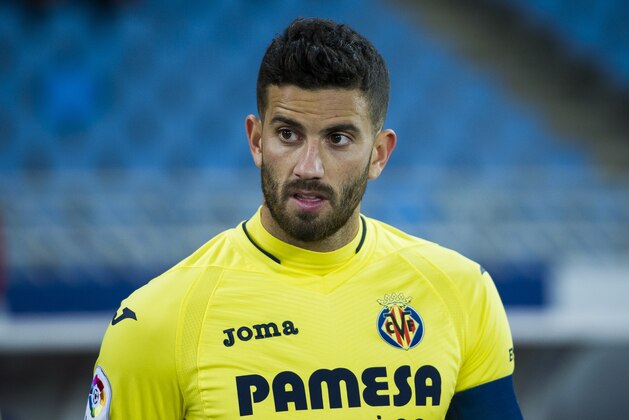 SAN SEBASTIAN, SPAIN - JANUARY 04:  Mateo Musacchio of Villarreal CF looks on prior to the start the Copa del Rey Round of 16 first leg match between Real Sociedad de Futbol and Villarreal CF at Estadio Anoeta on January 4, 2017 in San Sebastian, Spain.  (Photo by Juan Manuel Serrano Arce/Getty Images)