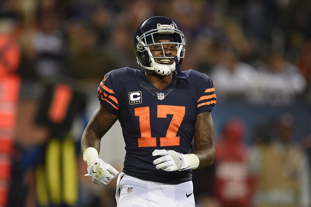 CHICAGO, IL - OCTOBER 31:  Alshon Jeffery #17 of the Chicago Bears reacts during the second half against the Minnesota Vikings at Soldier Field on October 31, 2016 in Chicago, Illinois.  (Photo by Stacy Revere/Getty Images)