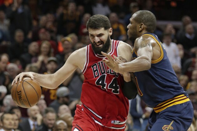 Chicago Bulls' Nikola Mirotic (44) drives past Cleveland Cavaliers' James Jones (1) in the first half of an NBA basketball game, Saturday, Feb. 25, 2017, in Cleveland. (AP Photo/Tony Dejak)
