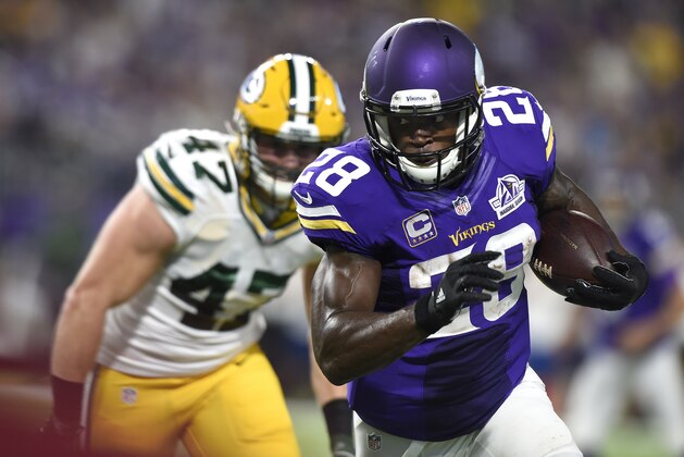 MINNEAPOLIS, MN - SEPTEMBER 18: Adrian Peterson #28 of the Minnesota Vikings carries the ball as defender Jake Ryan #47 of the Green Bay Packers pursues him during their game on September 18, 2016 at US Bank Stadium in Minneapolis, Minnesota. (Photo by Hannah Foslien/Getty Images)