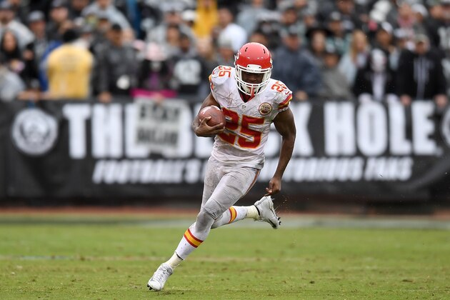 OAKLAND, CA - OCTOBER 16:  Jamaal Charles #25 of the Kansas City Chiefs carries the ball against the Oakland Raiders during an NFL football game at Oakland-Alameda County Coliseum on October 16, 2016 in Oakland, California.  (Photo by Thearon W. Henderson/Getty Images)