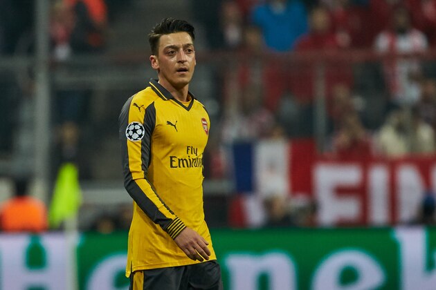 Munich, GERMANY - FEBRUARY 15: Mesut Oezil of Arsenal looks on during the UEFA Champions League Round of 16 first leg match between FC Bayern Muenchen and Arsenal FC at Allianz Arena on February 15, 2017 in Munich, Germany. (Photo by TF-Images/Getty Images)