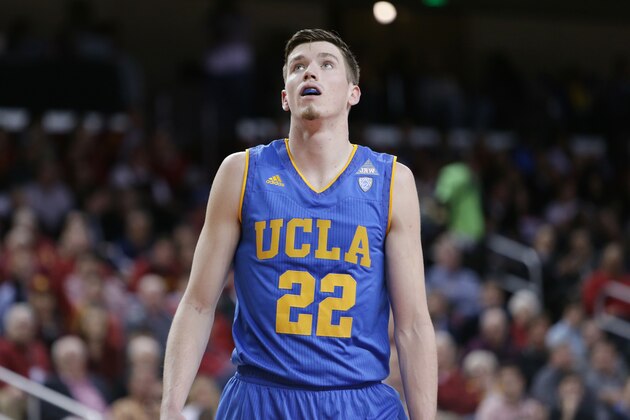 LOS ANGELES, CA - JANUARY 25:  TJ Leaf #22 of the UCLA Bruins looks on during free throws against the USC Trojans during a NCAA Pac12 conference college basketball game at Galen Center on January 25, 2017 in Los Angeles, California.  (Photo by Leon Bennett/Getty Images)