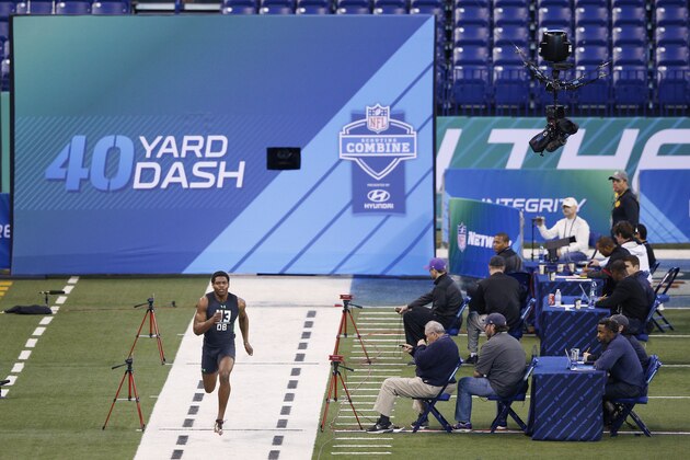 INDIANAPOLIS, IN - FEBRUARY 29: General view as defensive back Jalen Ramsey of Florida State runs the 40-yard dash during the 2016 NFL Scouting Combine at Lucas Oil Stadium on February 29, 2016 in Indianapolis, Indiana. (Photo by Joe Robbins/Getty Images)
