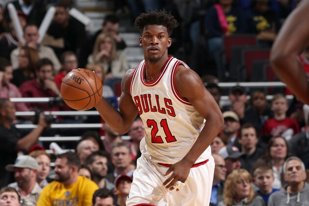 CHICAGO, IL - MARCH 2:  Jimmy Butler #21 of the Chicago Bulls handles the ball against the Golden State Warriors on March 2, 2017 at the United Center in Chicago, Illinois. NOTE TO USER: User expressly acknowledges and agrees that, by downloading and or using this photograph, user is consenting to the terms and conditions of the Getty Images License Agreement.  Mandatory Copyright Notice: Copyright 2017 NBAE (Photo by Gary Dineen/NBAE via Getty Images)