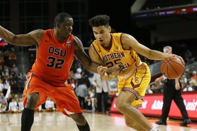 Southern California's Bennie Boatwright, right, dribbles the ball while Oregon State's Jarmal Reid, left, defends him during the second half of an NCAA college basketball game, Wednesday, March 2, 2016, in Los Angeles. Southern Cal won 81-70. (AP Photo/Danny Moloshok)