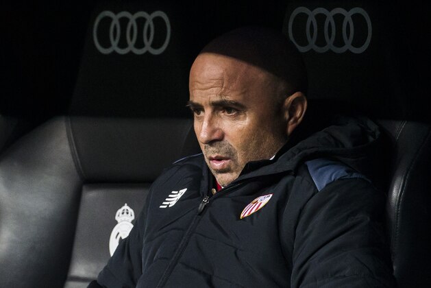 MADRID, SPAIN - JANUARY 04: Coach Jorge Luis Sampaoli of Sevilla FC looks on during their Copa del Rey Round of 16 match between Real Madrid and Sevilla FC at the Santiago Bernabeu Stadium on 04 January 2017 in Madrid, Spain. (Photo by Power Sport Images/Getty Images)
